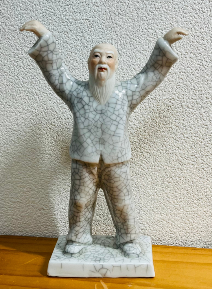 画像の商品名が分かる方いませんか てか、このおじさん何なんですか？