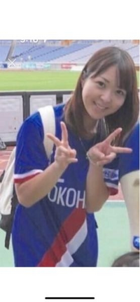 この女性、何歳に見えますか？シワやほうれい線、顔のたるみは、あるように見えますか？

童顔、老け顔、大人顔、お姉さん派かおばさん派？
質問ばかりですみません。

採点をお願い致します。 