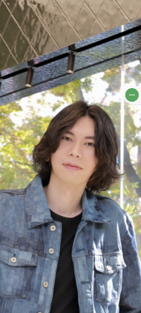 米津玄師さん、やっぱり整形したたでしょ？
前から疑惑はありましたが、歯の矯正で変わったとか。 彼の卒アルの写真は、いつもは隠れて見えていなかった右目が写っており、そして、左手とはアンバランスに右目だけつり上がっていましたね。

今はきれいに平行眉、目が整っているので整形だと私は思います。

同じ意見の方いますか？