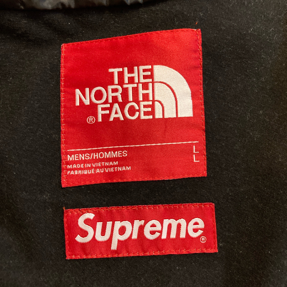 supremeとNorthFaceのマウンテンパーカーについ - Yahoo!知恵袋