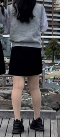 この体型って太いですよね…。 