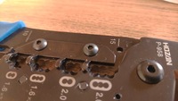 電線加工工具 ケーブルカッター

HOZAN P958について教えてください。

工具のボルト2本で止まっているこの部品は一体どのような役目を果たすのでしょうか。 また調整とか必要なのでしょうか。
単なる補強なのでしょうか。
教えて頂けませんでしょうか。
宜しくお願いいたします。