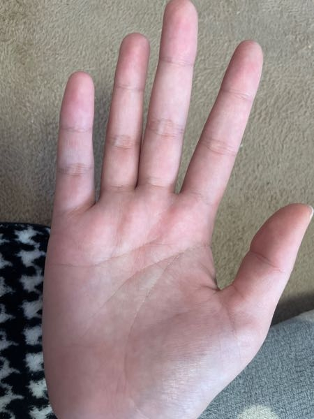 手相占いをお願いします！ この先が気になります、、。