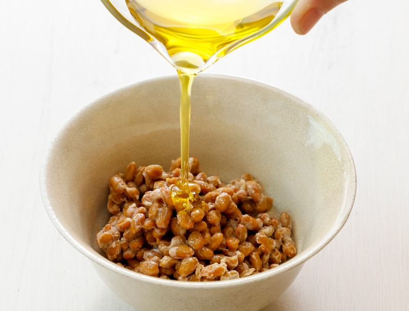 オリーブオイルをかけて食べると美味しい物は何ですか？