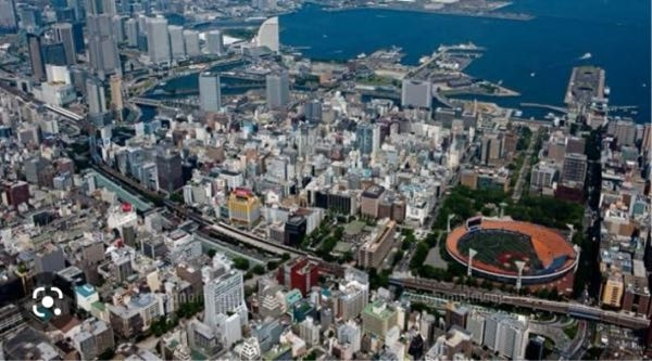 神奈川県の指数がほとんどTOP3圏内で 愛知県より都会になっちゃうんですが、 何故 三大都市は 東京 大阪 名古屋 ですか？ 横浜市と名古屋でも めちゃくちゃ良い勝負で 微差で名古屋市が優勢になるレベルで 見方によっては 横浜市の方が都会になってしまいます 確かに横浜市は東京都市圏内ですが ベッドダウンにしては 経済力が14兆632億円と高すぎます 高層ビル群も国内3位で すいません、どなたか 都会の意味を教えてください。 ウィキペディアでは とかい 【都会】 1. 人が多数住み、商工業が盛んでいろいろな文化的設備がある土地。都市。 人口370万都市 就労者数207万人 昼間人口 340万人 横浜市の予算3兆9000億 横浜市の交通アクセス 3,683施設 物価 2位 観光客 年間2536万人 JR線東海道本線、京浜東北線、根岸線、横須賀線、湘南新宿ライン 横浜市営地下鉄ブルーライン、東急東横線、京急本線、相模鉄道本線、横浜高速鉄道みなとみらい線の合計6社局が乗り入れていて、ひと駅に乗り入れる鉄道事業者数で日本最多 ベッドダウン だから の一言で片付けられる 都市では無いのは明らかなんですが 何故ですか？