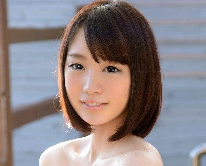 添付画像の女優？モデル？をご存知の方 名前を教えて下さい。 宜しくお願い致します。