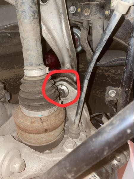 30セルシオ 後期リアアッパーアームを止めるナットが空』 トヨタ