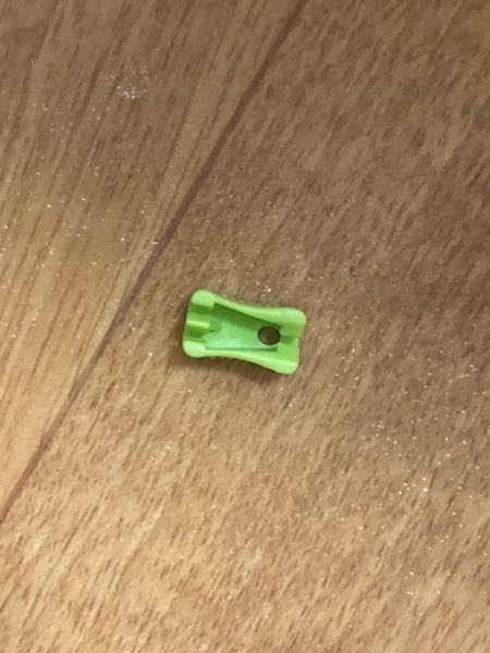 プラスチックの袋に付いていたジッパー？ファスナー？の役割をするこちらの名前わかる方いらっしゃいませんか？ Googleで検索しても出て来ず、、、