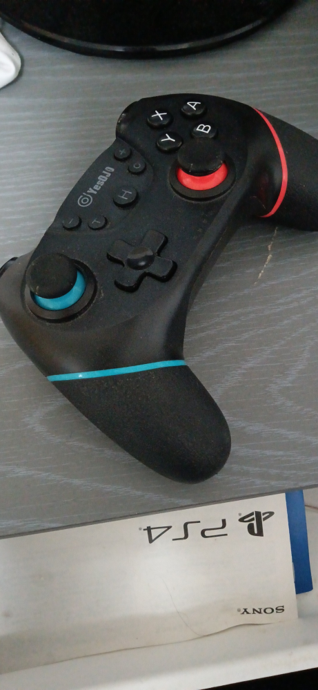 apexでswitchに移行したいのですがおすすめのコントローラーありますか？今はスティック倒しても0.5秒後に反応する感じなのでまともにできません。