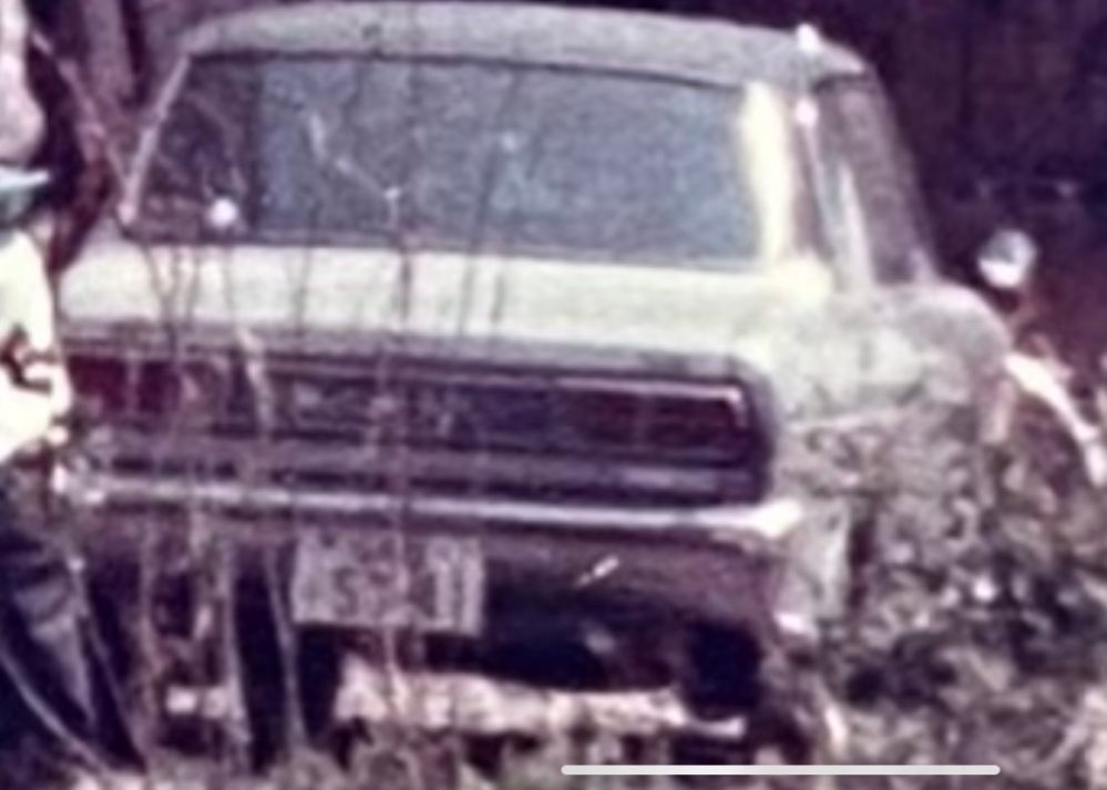 写真の車が何の車か気になって暫くいます。 色々調べたのですがわかりませんでした。 どなたか分かる方がいらっしゃましたらご教授願いたいです。