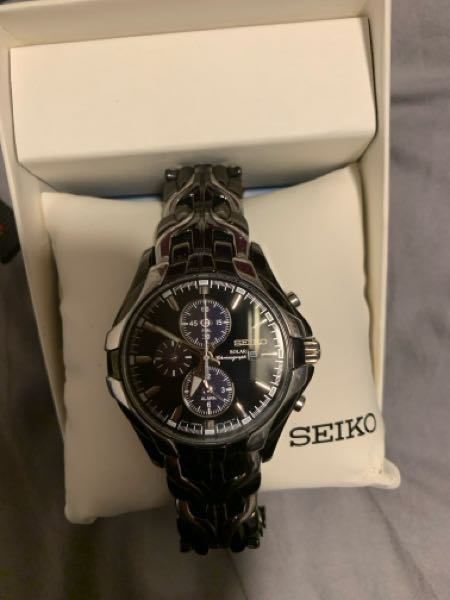 SEIKOの逆輸入品の腕時計のSSC139ですが、これは高級品でしょうか？ 56000円で購入しました。 ソーラーウォッチです。