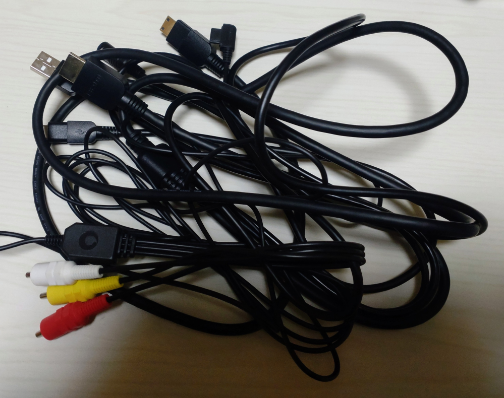 このHDMIケーブルを何に使うか分かる方いらっしゃいませんか？