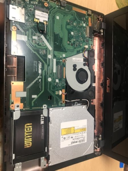 大至急 ASUSのノートパソコンです このPCのメモリはどこにあるのでしょうか 教えてください！！