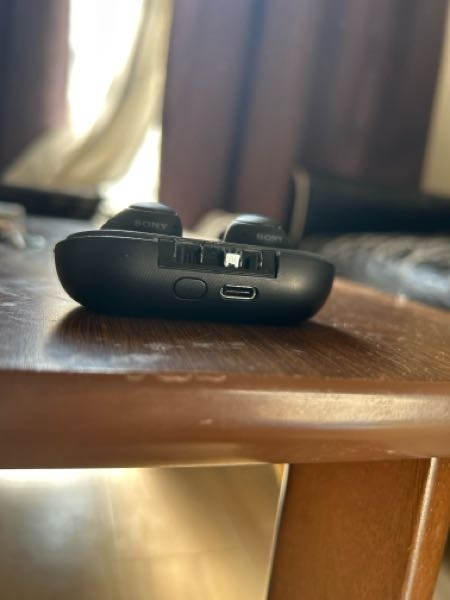 ソニーのWF-C700Nです。落として上の蓋部分が破損してしまいました