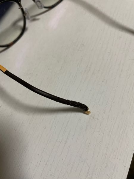 犬に眼鏡の先セルパーツを噛まれてしまいました。まだメガネを購 犬に噛まれたメガネ