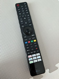 LGのテレビ、DVDプレイヤーについて

LGのテレビを購入し、元々持っていたSNOYのDVDプレイヤーを繋げました。
(DVDの3色端子を繋げる部分が無かったので HDMI to AV変換コンバーターを使いテレビ裏のUSBの部分に繋げてます)

しかし、DVDは再生されません。
LGのテレビリモコンには入力切り替えボタンもないです。
DVDプレイヤーは動いてます。
DVDの再生、USBから...