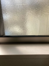 ニンテンドースイッチをこのような窓際に置くと、画面が焼けたり