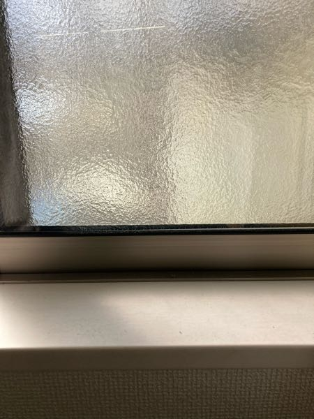 ニンテンドースイッチをこのような窓際に置くと、画面が焼けたり