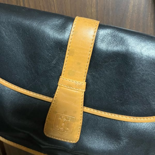 実家を片付けしていたところセリーヌのバッグが見つかりました。おば 