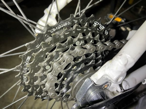 クロスバイク(3✖️8) クロスバイクの質問です。ギアが3×8なんですが 