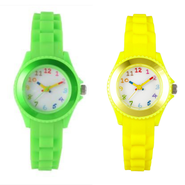 サクラクレパスの腕時計、先ほど商品を知り購入しようとネオンカラーを探しました。が、ＳサイズしかなくＭサイズで探しています。 ネオンカラーのレモンイエローと黄緑色は元々Ｓしかないんでしょうか？それとも売り切れですか？ また、売っているサイトを知ってる方がいましたら回答お願いします。