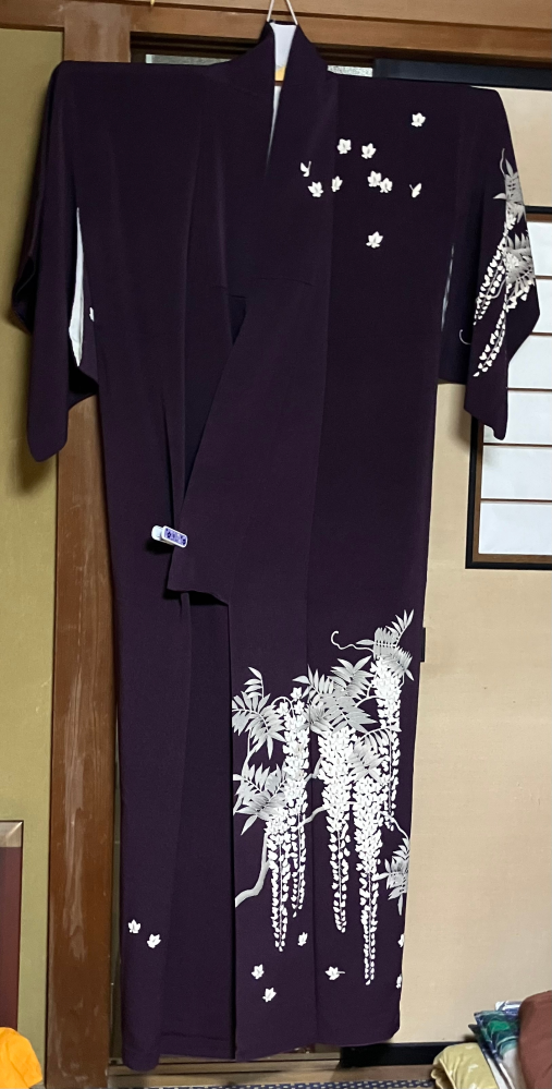 藤の花の着物があります。紫、大好き〜と広げてみたら訪問着だっ 