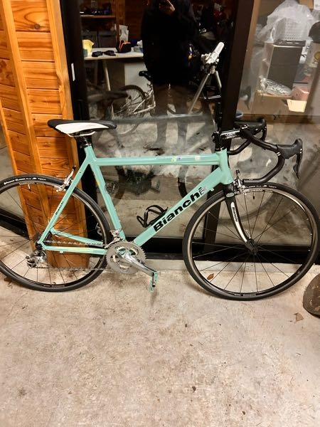 最近中古で買ったビアンキがhandmadeinITALYという黄色シー