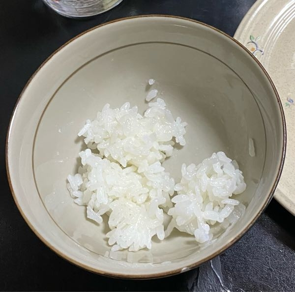 このご飯の量って何グラムくらいに見えますか？ - 45〜50gだと