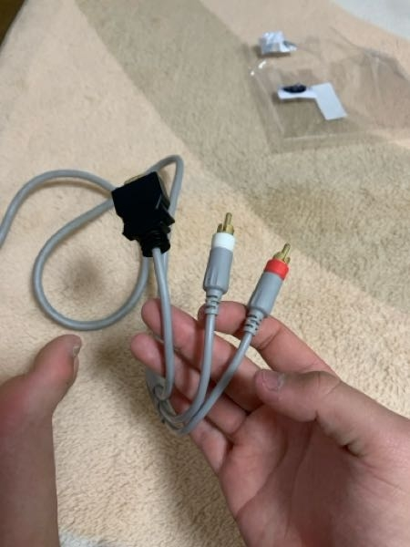 ハードオフでwiiを買ったのですが三色ケーブルが画像のように