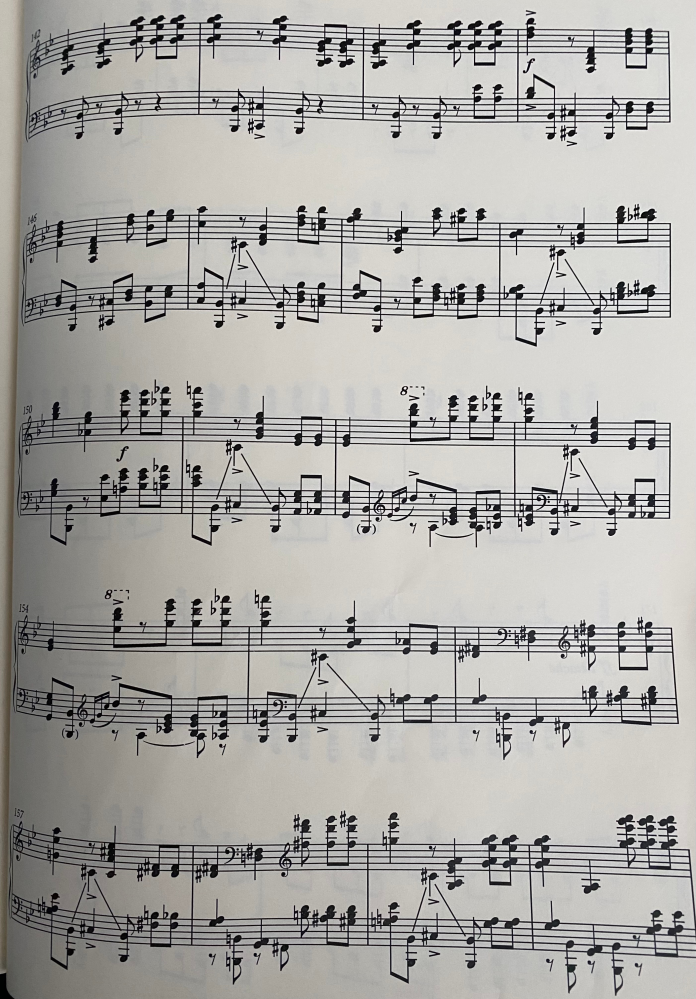 プロコフィエフのピアノソナタ第7番の第3楽章の終わりの部分、なかなか手が動きません…というか力尽きて途中でかなり落ちてしまっています。 手が疲れているというのは良くないと思うのですが、あまりの跳躍の連続でやはり疲れてしまいます。どうやって弾いたら力を入れずに手が疲れることなく弾けるでしょうか…？コツなど教えて頂きたいです。もちろんゆっくり弾けば弾けますが、テンポ通りやろうとすると途中で限界が来て音がちゃんと押さえられません…