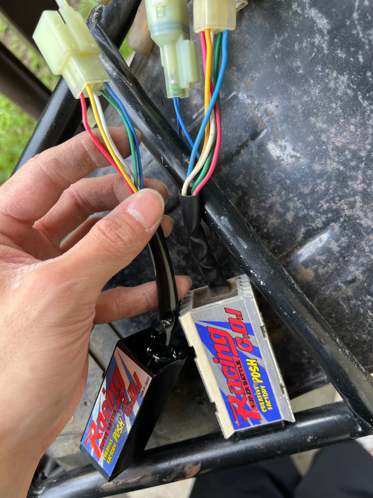 バイクについて質問です。ns1後期のCDIを銀ポッシュに変えた