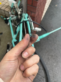 大至急お願いします。ビアンキのクロスバイクのタイヤ交換をし 大至急お願いします。ビアンキのクロスバイクのタイヤ交換をし