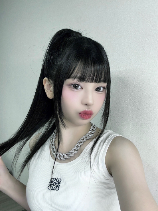 ME:Iの村上璃杏ちゃん、勿論もともと可愛いですが最近自撮りがち