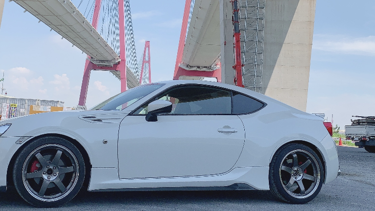 トヨタ86でドリフトを始めるに当たり、タイヤを街乗り用のサーキット用
