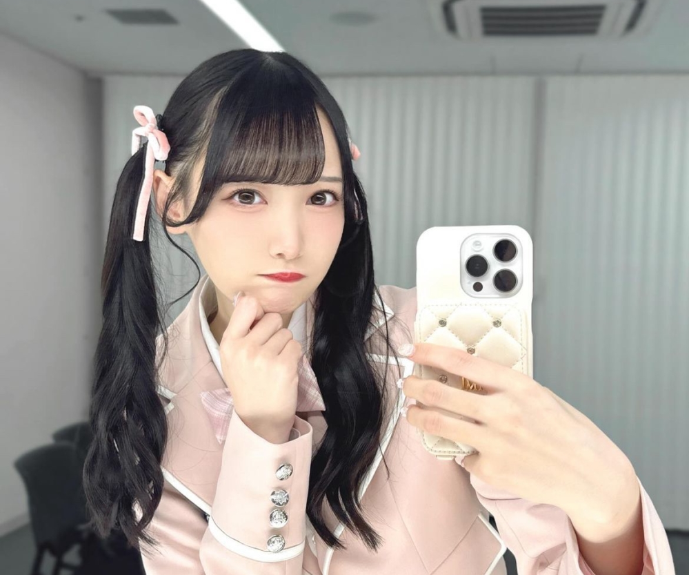 ノイミーの鈴木瞳美さんのこの投稿のスマホケースどこのかわかる