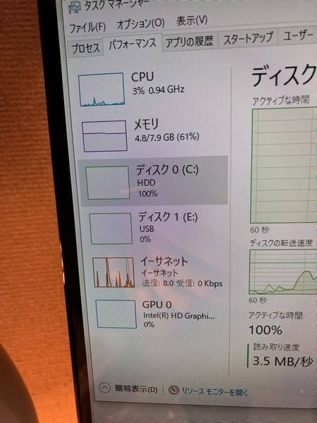 パソコンの動きが異常に遅いです。タスクマネージャーでパフォーマンスを確認すると、HDDが100%になってます。原因は何でしょうか？OSはWindows10です。