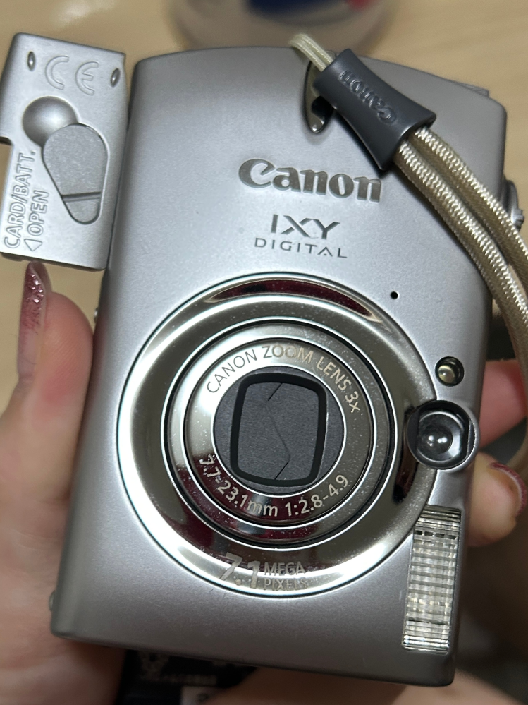 CanonIXYDIGITALのデジカメの写真をスマホに入れる方法教えてほし