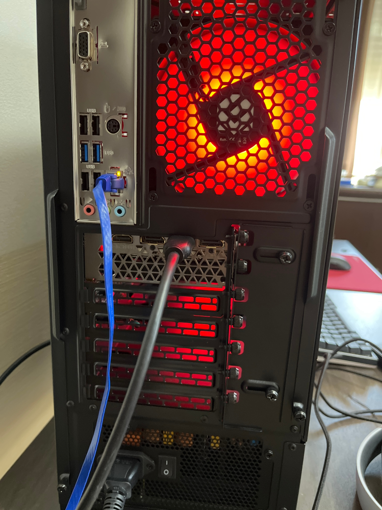 ゲーミングPCを買ってモニターに接続してもシグナルが検出され ゲーミングPCを買ってモニターに接続してもシグナルが検出され