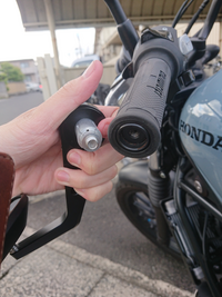 バイクについての質問です。当方、cl250にバーエンドミラーを取り付け... - Yahoo!知恵袋