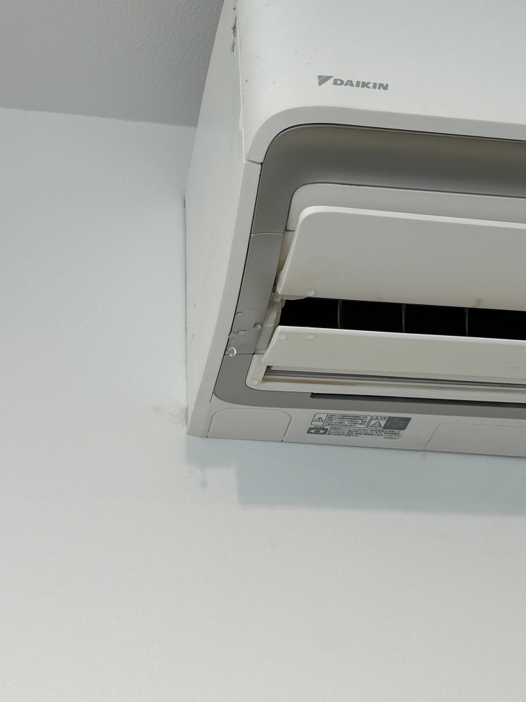 新品エアコンから水漏れ先日取り付けたばかりのエアコンからそれも本体 