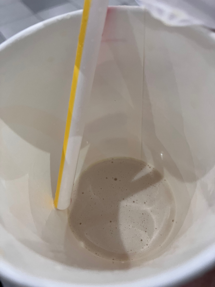 マックシェイクのバニラ頼んだんですけど、なんか変な味で