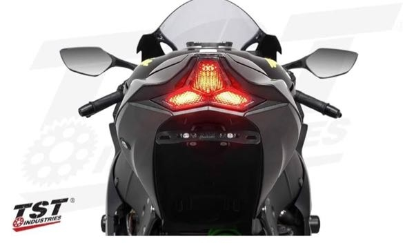 バイクのニンジャ4rrを純正からこのウインカーにしたいんです