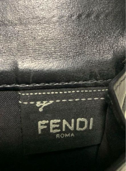 フェンディの財布の内側のこのハサミマークのようなものはなんな 
