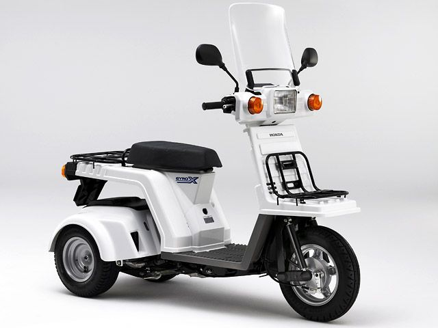 ホンダのジャイロXは、余程乱暴な運転をしない限り、普段バイクに乗らない人でも転倒することがなく乗れますか。