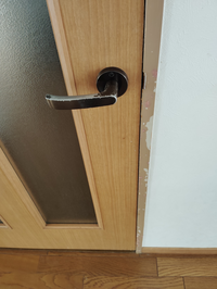 部分的に剥がれたペンキの再塗装について質問です。DIYで部分的