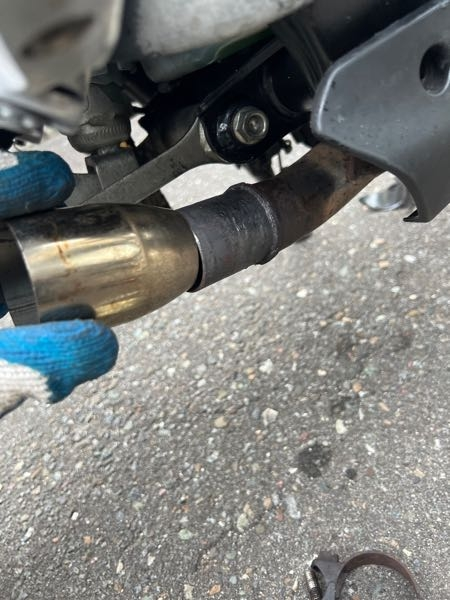 バイクmc41cbr250rのマフラー交換についての質問です。画像のよ
