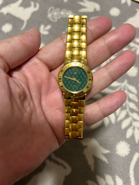 こちらのGUCCIの時計なのですが、20年ほど前の物ですが