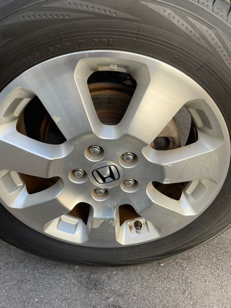 ホンダのクロスロードに一目惚れし、初の車購入を走行10万キロちょっとのクロスロードにしました。 車の外装も内装も年式の割には超綺麗ですぐ購入決定だったんですが、やはりところどころにサビやゴムの劣...