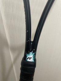 至急です。 - ソフトテニスラケットに傷？ヒビのようなものが 