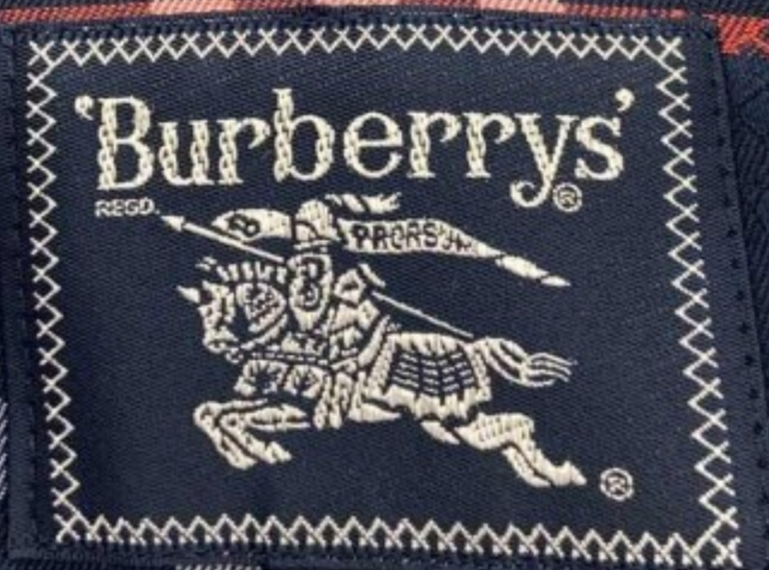 このBURBERRYバーバリーのタグは何年代のものでしょうか？調べた感